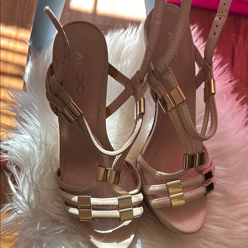 BNWOT Aldo Cream and Gold Heels Elegant Design, Women’s Size 9